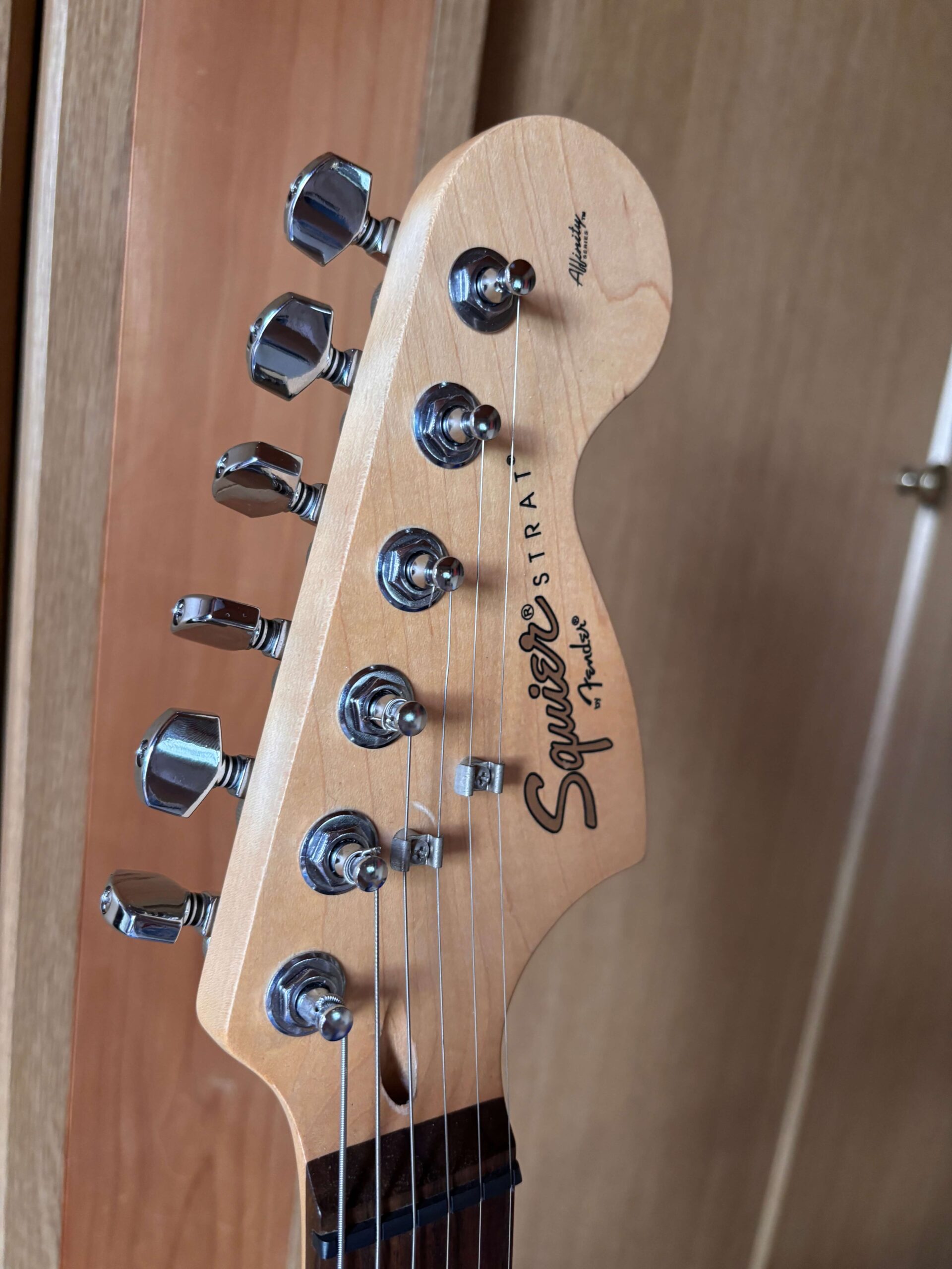squier affinity ストラトキャスター　改造品 スクワイア ストラトキャスター レビュー｜3シリーズ比較と改造